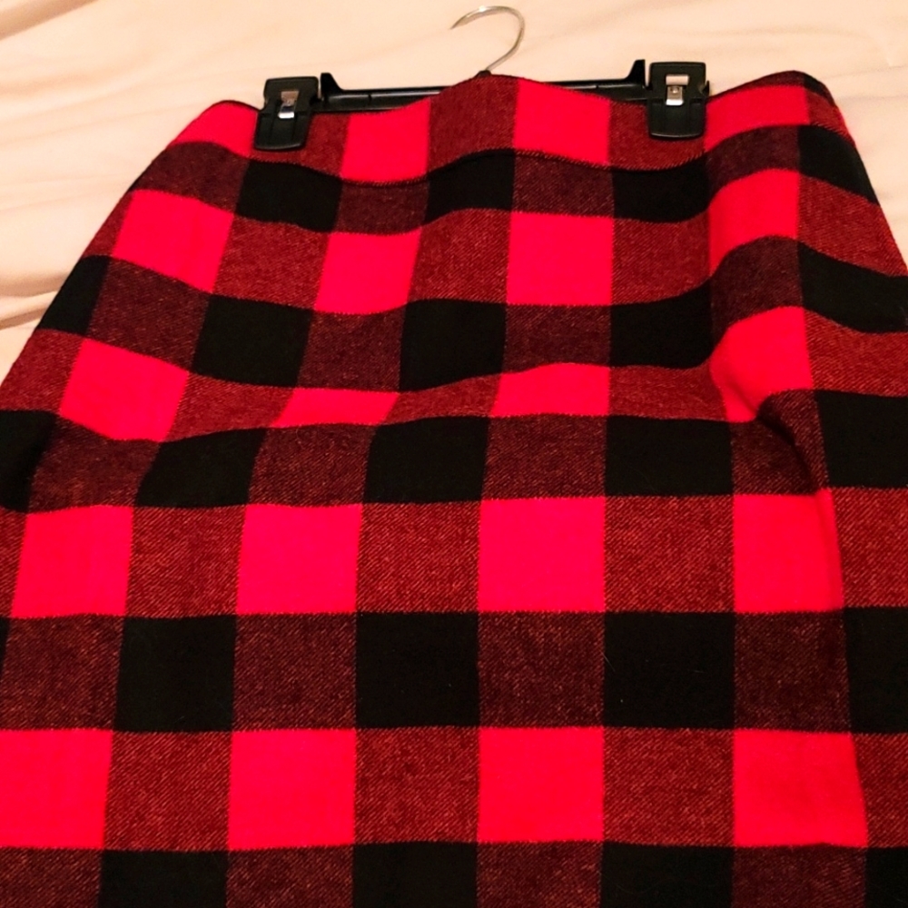 J crew skirt size 4 never worn. Tags are still attached